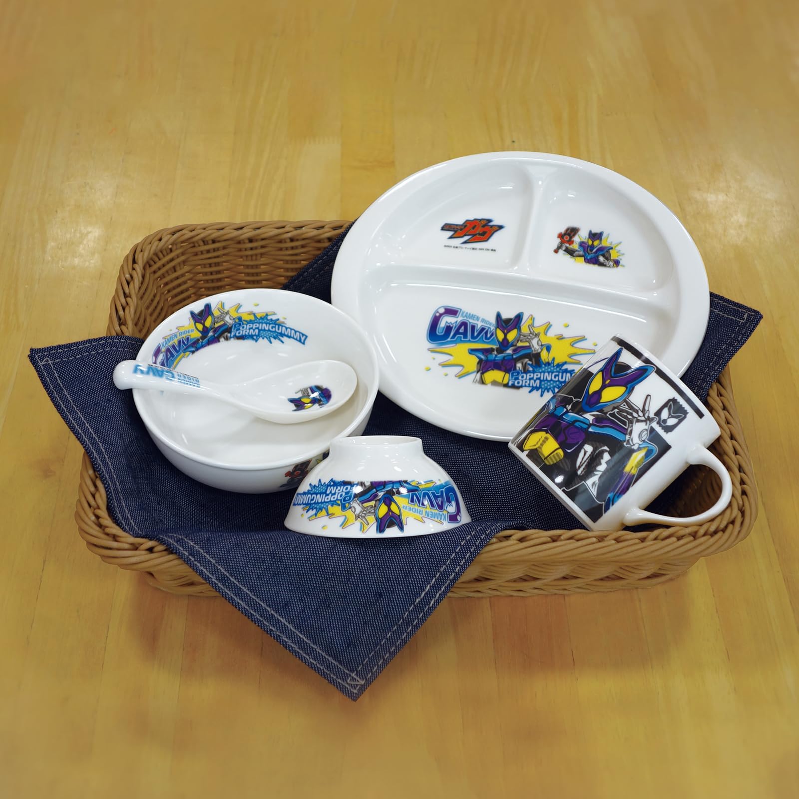 仮面ライダーW マグ&茶碗セット ・未使用 Amazon｜仮面ライダー ガヴ お茶碗 約11cm 子供用食器 電子レンジ 食洗